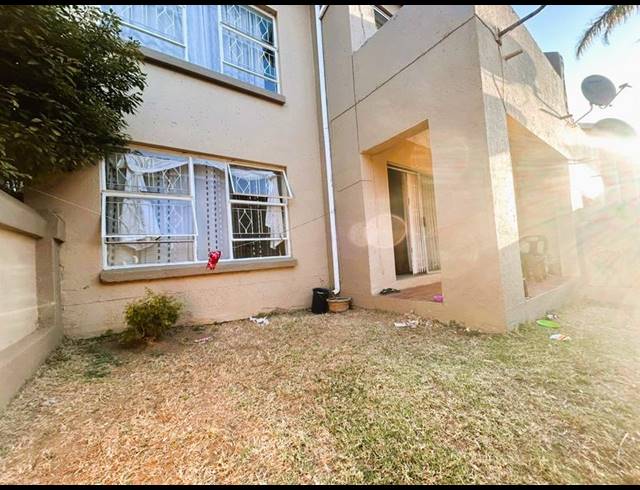 2 BEDROOM TOWNHOUSE FOR SALE IN VORNA VALLEY